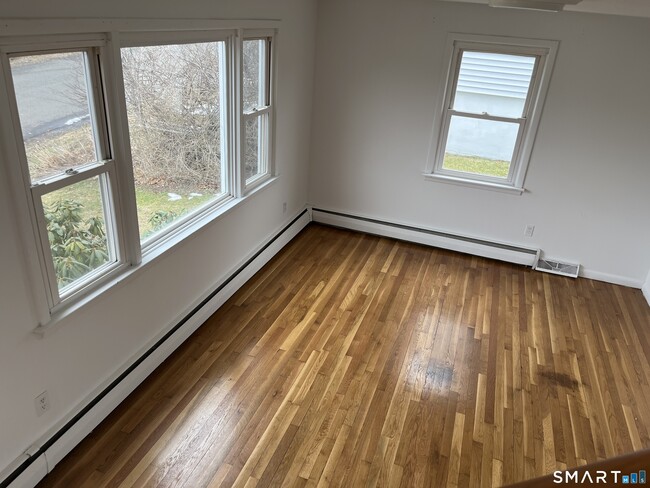 Building Photo - 341 Truman St