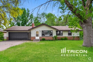Building Photo - 600 Manor Dr NE