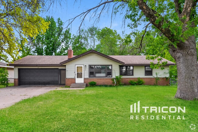 Building Photo - 600 Manor Dr NE