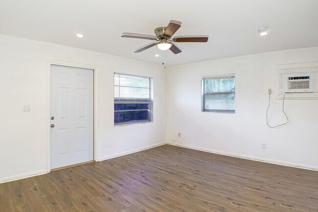 Photo - 19091/19095 Holly Road Apartment