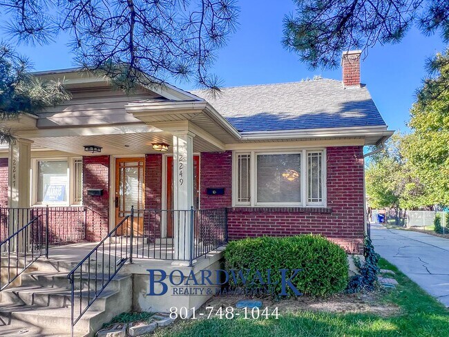 Building Photo - 2247 E Lambourne Ave