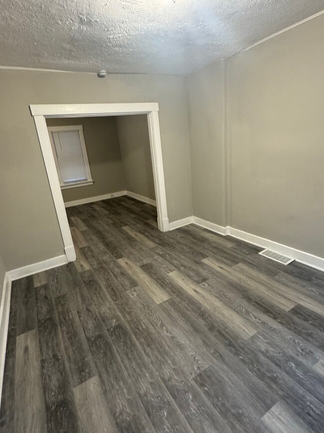 Building Photo - 1217 Scott St