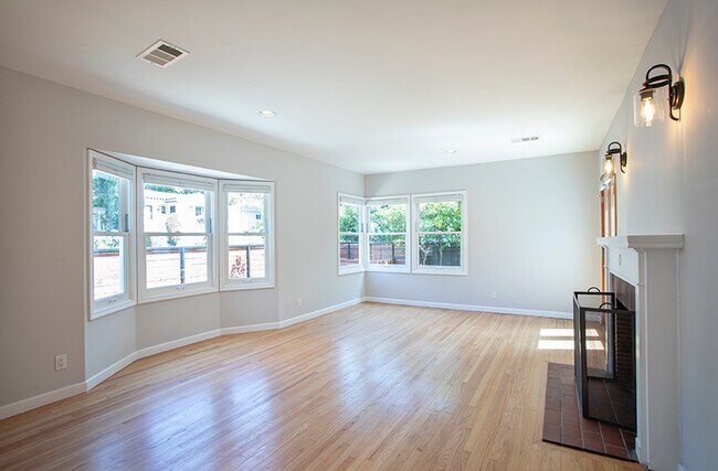 Building Photo - 2521 Griffith Park Blvd