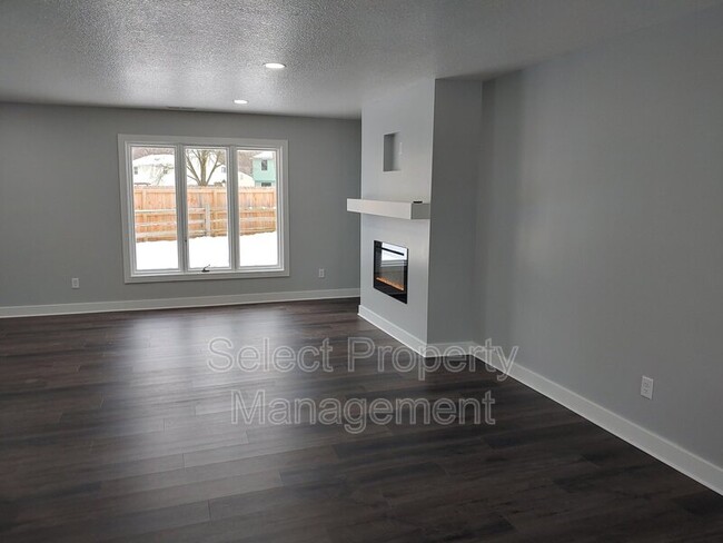 Building Photo - 8130 Roanoke Dr