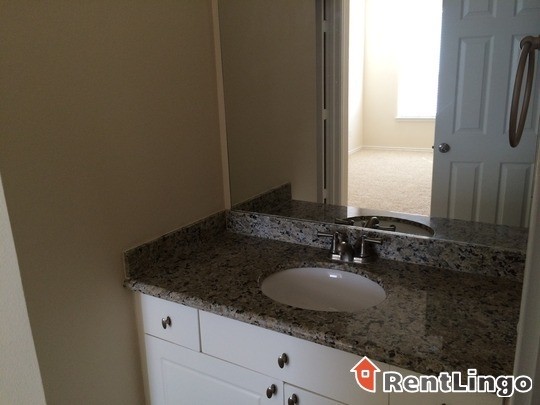 Building Photo - 2840 Shadowbriar Dr