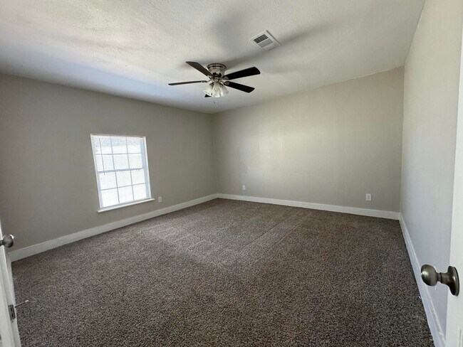 Foto del edificio - 8708 Lanewood Dr
