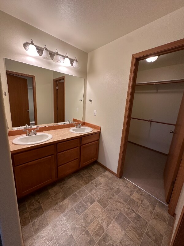 Foto del edificio - 7722 N Maple St