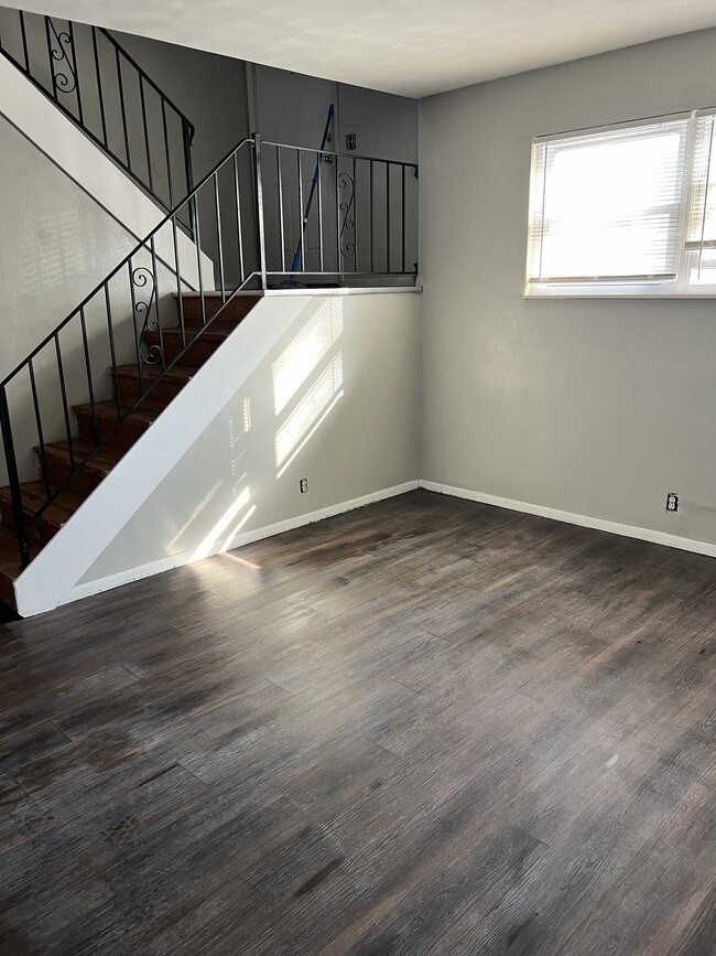 Living room - 40 Adeline Ct
