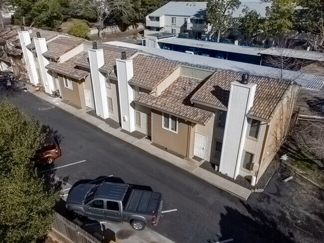 Foto del edificio - 3105 Garden Cir