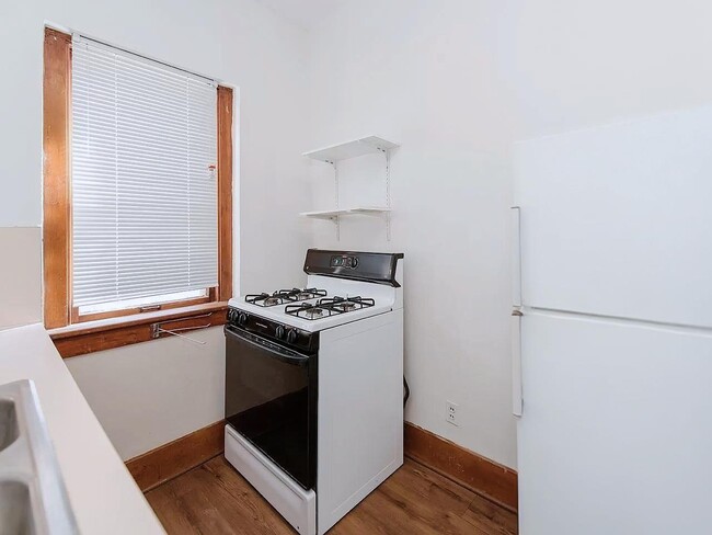 Kitchen - 2959 Pacific St