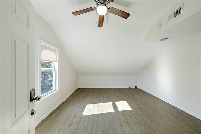 Building Photo - 26 Hammond St