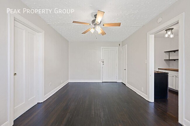 Building Photo - The purrfect place to sit & stay for you a...