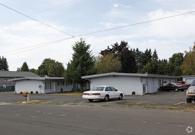 Building Photo - Pioneer Plaza Manor