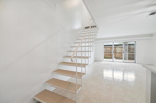 Foto del edificio - 7821 Rue St Cyr St