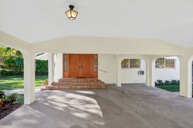 Building Photo - 1305 Alhambra Cir