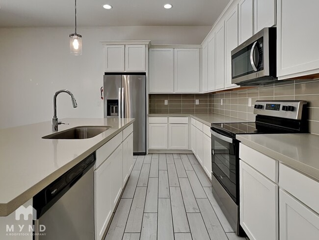 Building Photo - 901 S Smith Rd