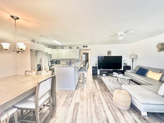 Building Photo - 209 Brighton E