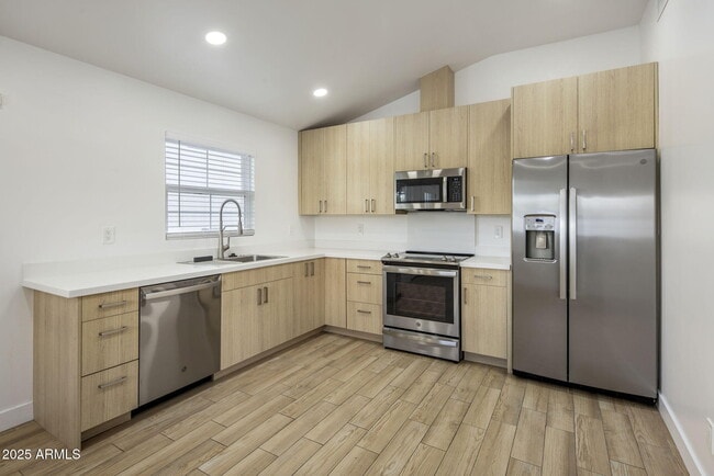 Foto del edificio - 220 N Drew St