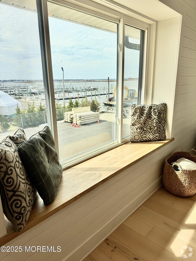 Building Photo - 1382 Ocean