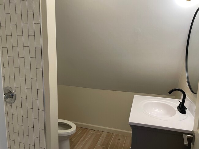 Building Photo - 140 Fabyan Pl