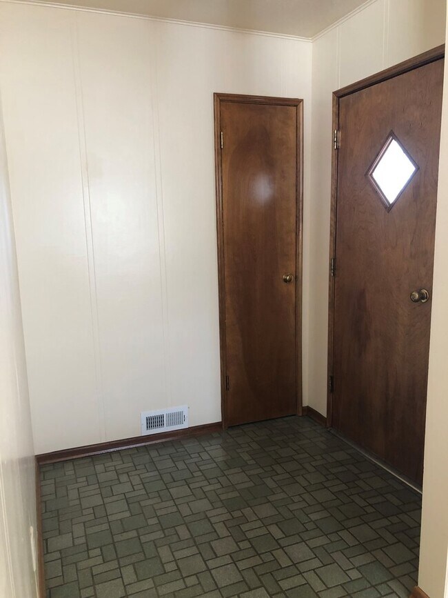 Foto del edificio - 2 Bed Mid-Century House w/ Garage & Fenced...