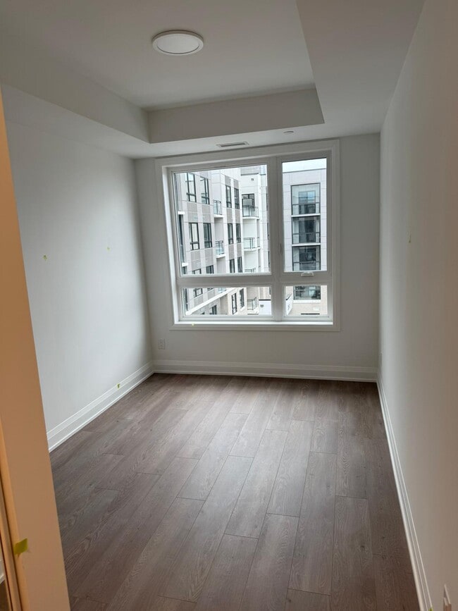 Photo du bâtiment - For Lease – Spacious 2 Bedroom + Den Condo in Oakville