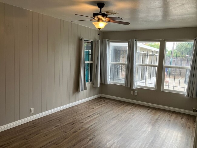 Foto del edificio - 1826 Uccello Ave