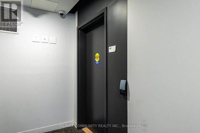 Building Photo - 1800 Simcoe St N