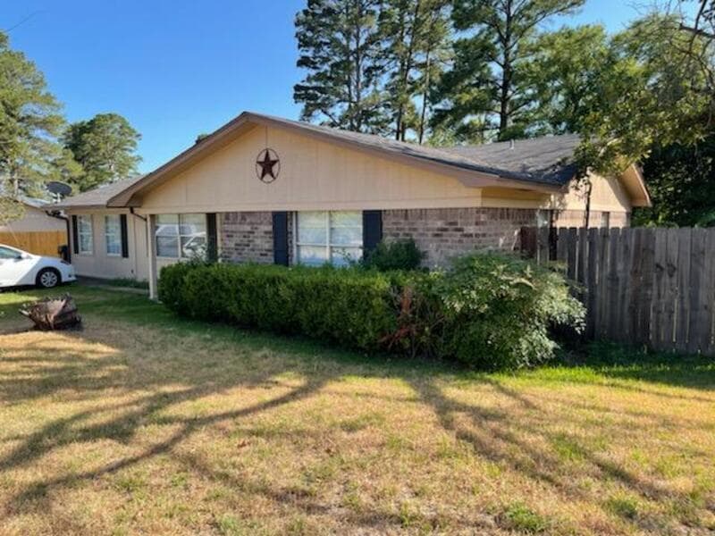 Primary Photo - 10556 Rolling Pines Dr