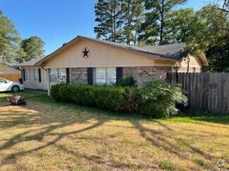 Building Photo - 10556 Rolling Pines Dr