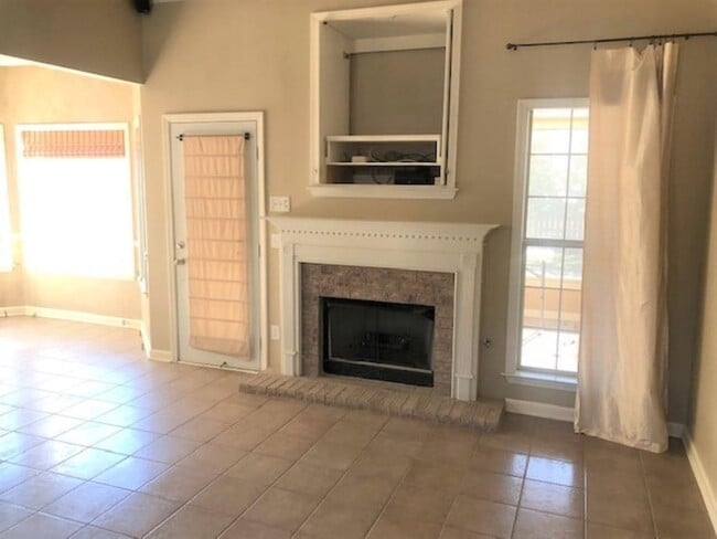 Foto del edificio - 9291 N Fairmont Cir