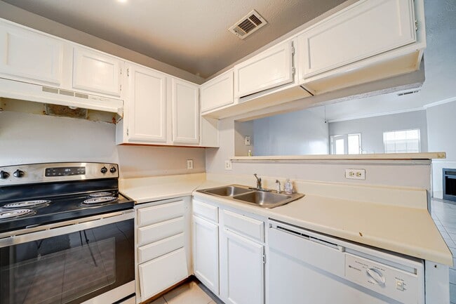 Foto del edificio - 2b1.5 b Condo in Garland, Water included