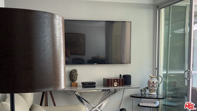 Foto del edificio - 1015 N Kings Rd