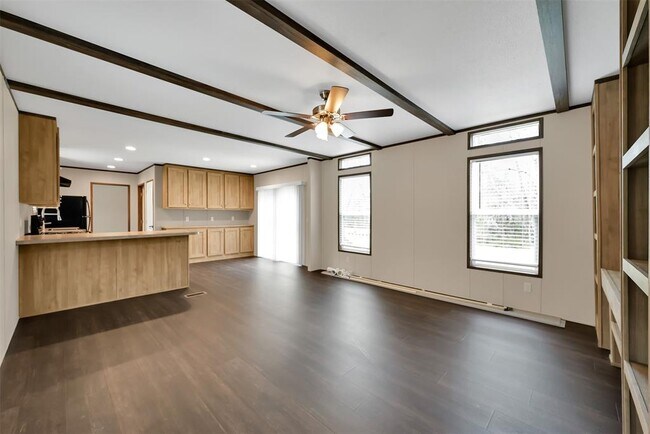 Foto del edificio - 20204 Sherwood Dr