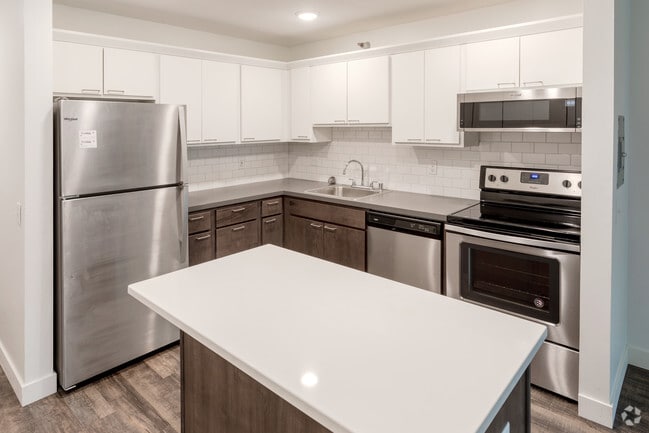 1BR, 1BA - 670 SF - The Markham