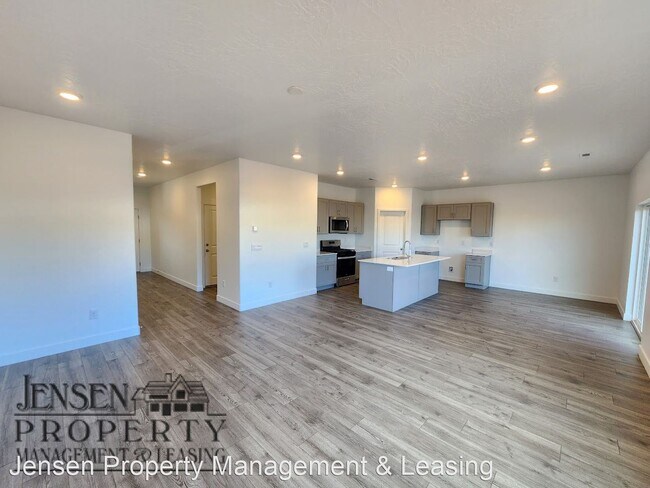 Building Photo - 4 br, 2.5 bath House - 1530 Wagon Box Way