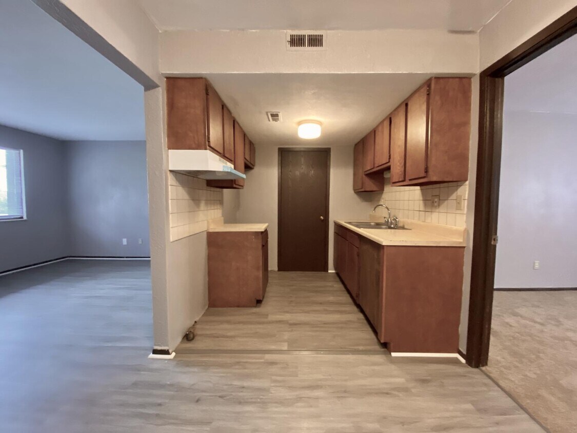 Foto del edificio - 5906 Gateway Industrial Dr