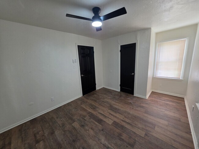 Building Photo - 314 W Marshall Dr