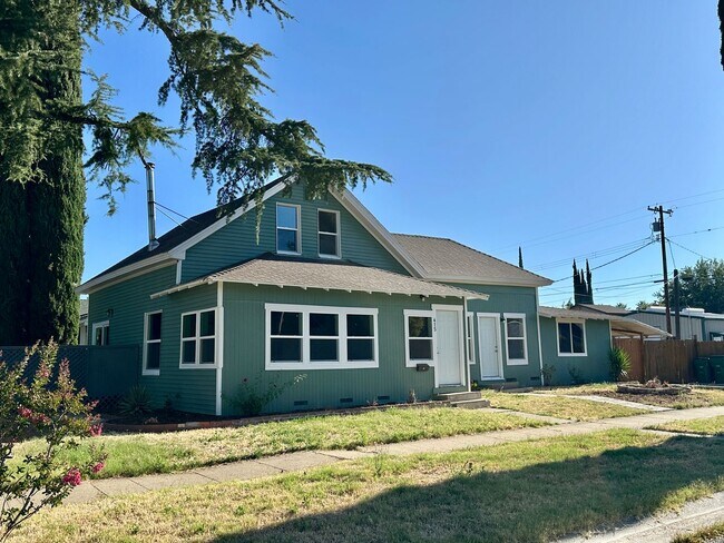 Foto del edificio - Beautiful 3 bedroom 3 bath Two Story House