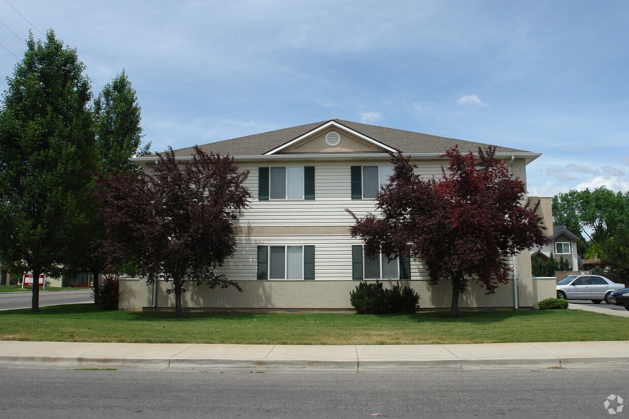 Building Photo - Camas Crossing