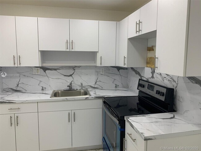 Foto del edificio - 4675 W 18th Ct