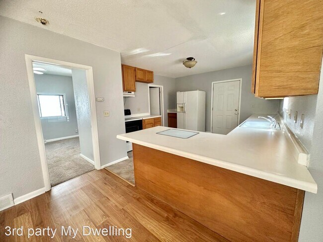 Building Photo - 3 br, 1.5 bath House - 2512 N Bartlett Ave