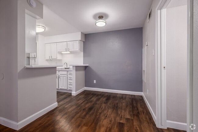 2BR, 1BA - 807SF - Dining Room - La Caliza