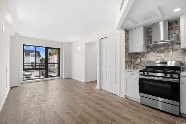 Building Photo - 214- 10 15th Ave