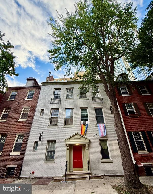 Building Photo - 330 S Juniper St
