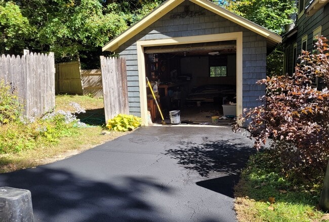 Building Photo - Beautiful Two Bedroom Home