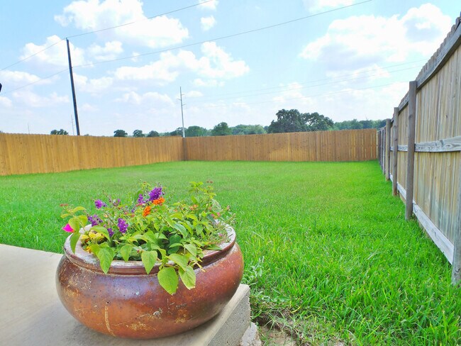 Building Photo - 1002 Venice Dr