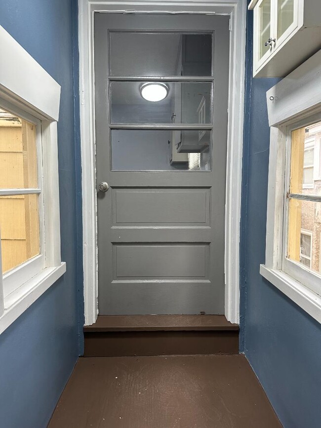 Building Photo - 146 Chapin St