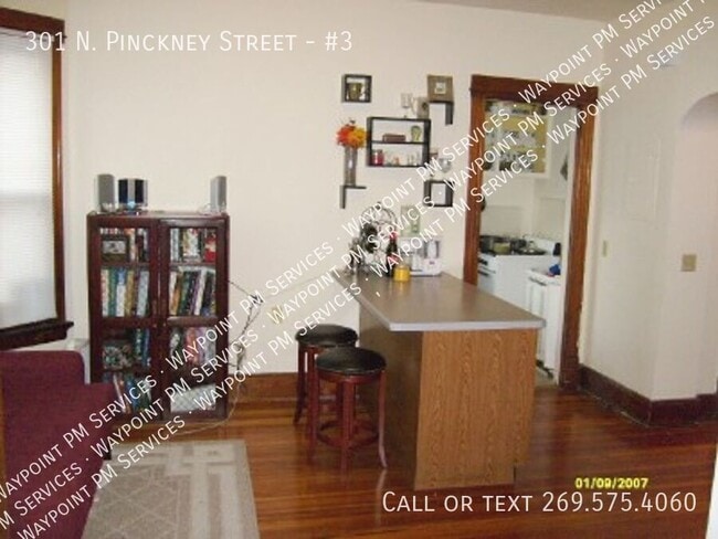 Building Photo - 301 N Pinckney St