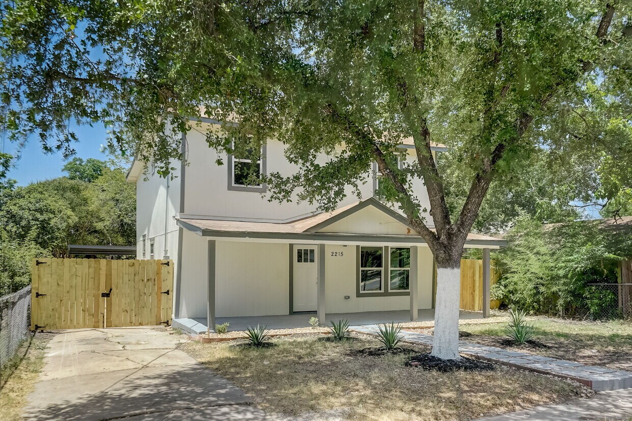 Foto principal - 2215 St Anthony Ave